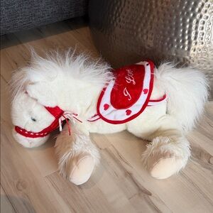 1999 COMMONWEALTH CLYDESDALE WHITE HORSE PLUSH W/ RED SADDLE HEARTS I LOVE YOU